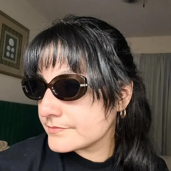 American-vintage Women's Black and Grey Sunglasses - Picture 4 of 6